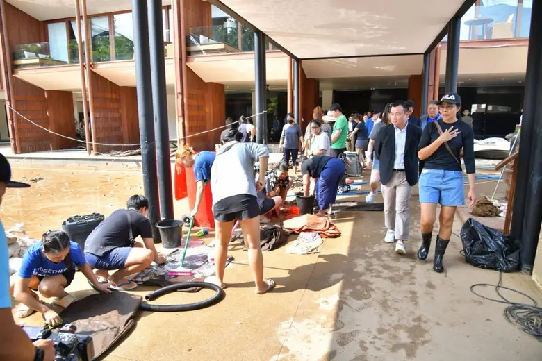 คณะสำรวจความเสียหายจากกระทรวงการท่องเที่ย...