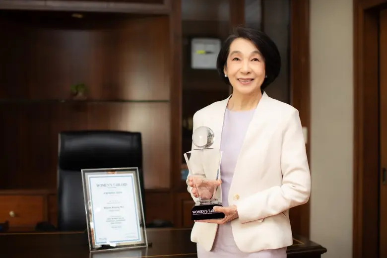 รางวัล Women's Tabloid Awards รางวัลเชิดช...