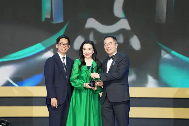 นางหทัยพร เจียมประเสริฐ และนายศาสตรา มังกรอัศวกุล ร...