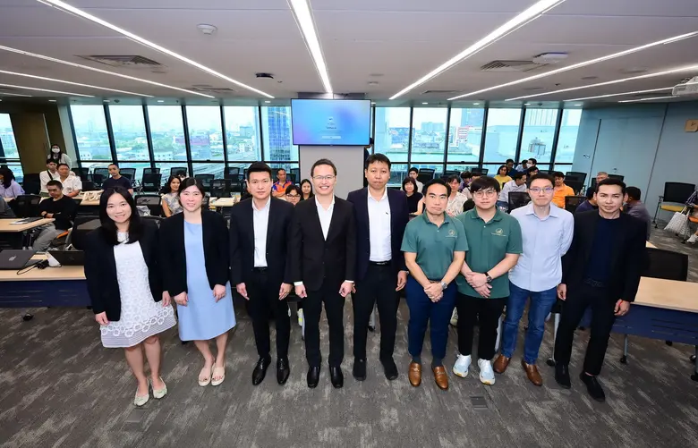 นายเพชร นันทวิสัย ประธานเจ้าหน้าที่ปฏิบัต...