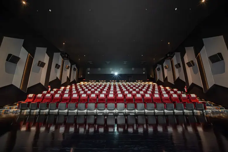 เอส เอฟ เปิดใหม่ "โรงภาพยนตร์ เอส เอฟ ซีเ...