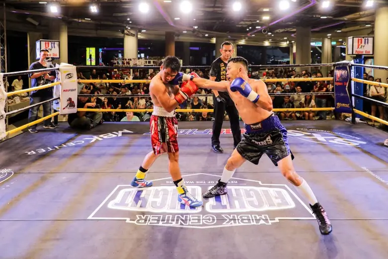 ศูนย์การค้าเอ็ม บี เค เซ็นเตอร์ ชวนชมชวนเชียร์มวยมั...