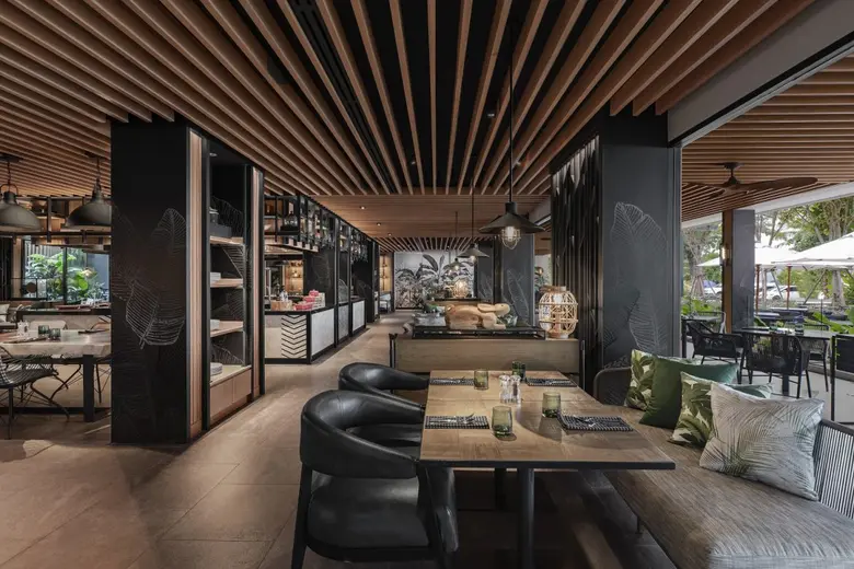 เซียร์ แอนด์ โค บาร์ แอนด์ กริล ร้านอาหาร...