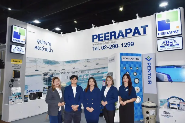 นางสาวรุ่งนิภา เกตุนุติ (คนกลาง) กรรมการผ...