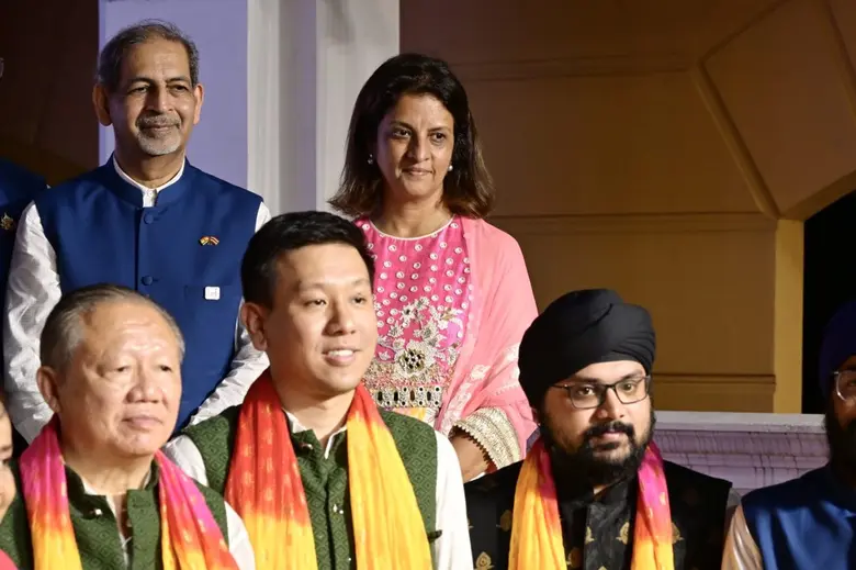 คุณอพอลโล จันทร์ศรีชวาลา ผู้แทนคุณสุขเทพ ...