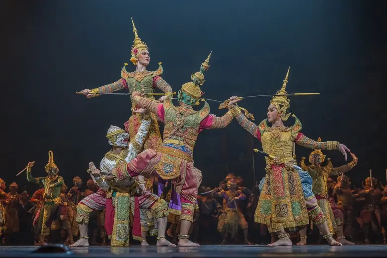 งดงามตระการตา เปิดม่านรอบสื่อมวลชน การแสด...