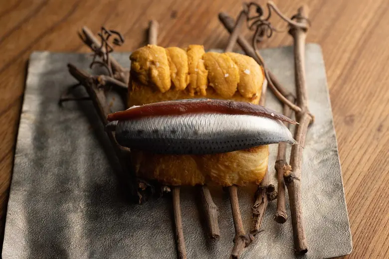 บินตรงจากแดนปลาดิบเสิร์ฟความอร่อยติดดาวกับเชฟมิชลินสตาร์ 1 ดาว ณ ห้องอาหารอูโนมาส ชั้น 54 โรงแรมเซ็นทาราแกรนด์ฯ เซ็นทรัลเวิลด์