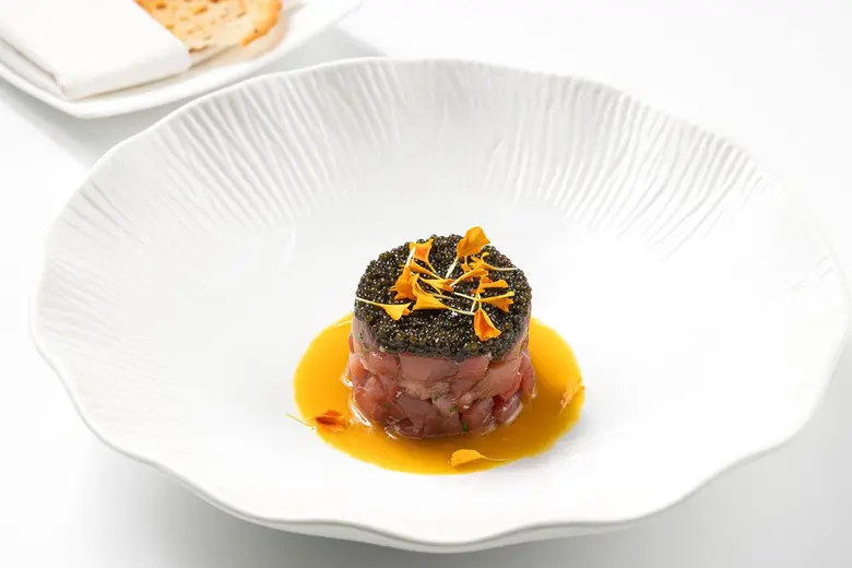 เชฟลูก้า รุสโซ่ หัวหน้าพ่อครัวประจำห้องอา...