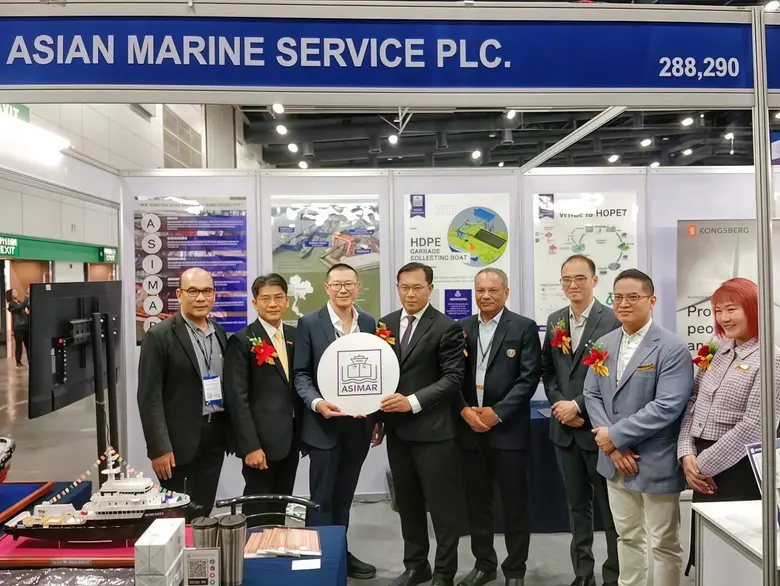 นายสุรเดช ตัณฑ์ไพบูลย์ (ที่ 3 จากซ้าย) ปร...