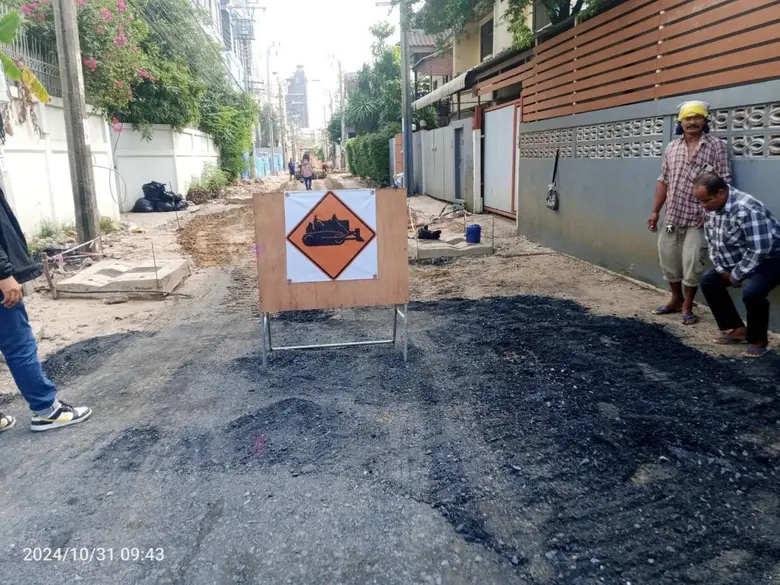 นางสายทิพย์ สุคนธ์มณี ผู้อำนวยการเขตพระโข...