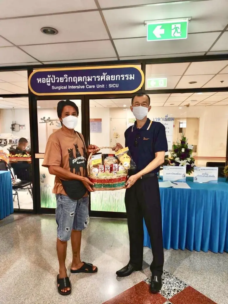 มิตรแท้ประกันภัย เข้าเยี่ยมนักเรียนผู้ประสบเหตุเพลิงไหม้รถบัสทัศนศึกษา