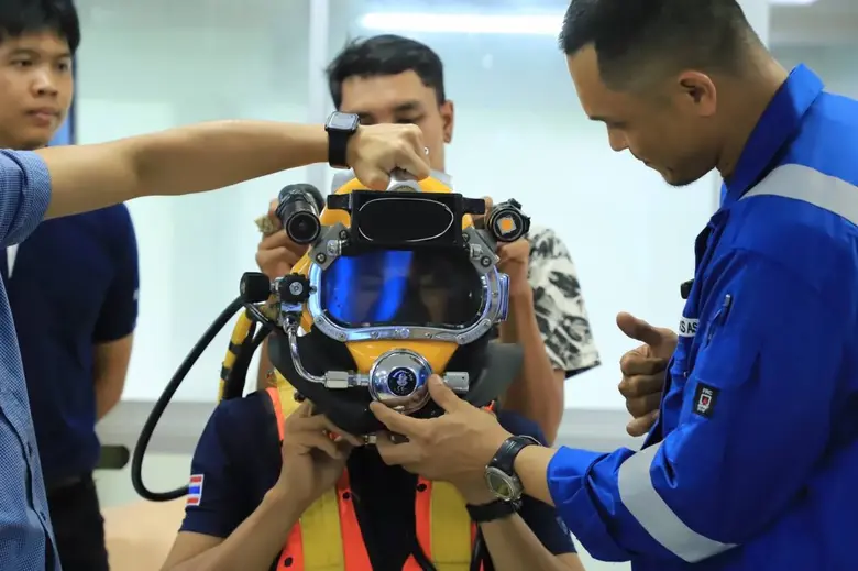 นายพิพัฒน์ รัชกิจประการ รัฐมนตรีว่าการกระ...