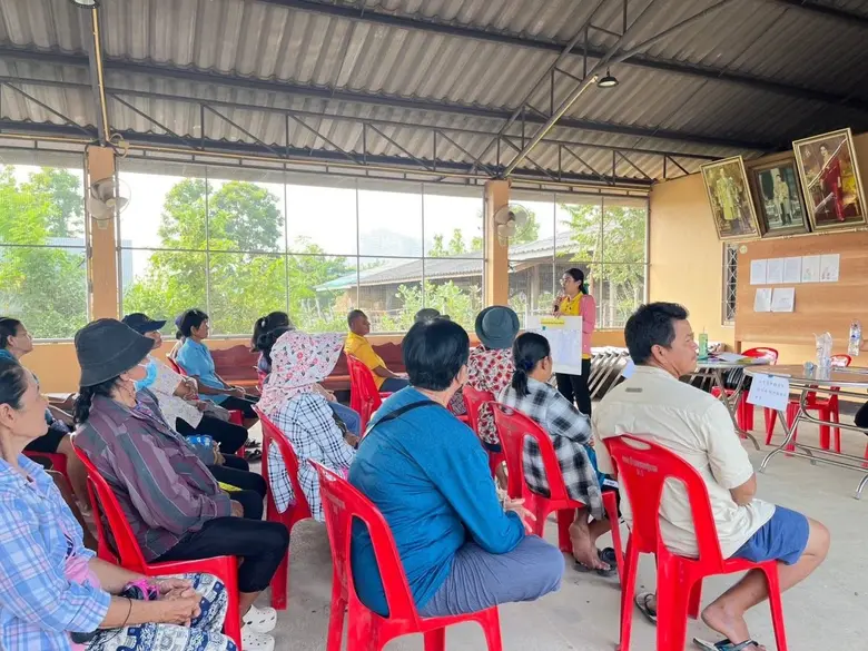 นายวิโมกษ์ พรหมทอง เกษตรอำเภอเขาย้อย มอบห...