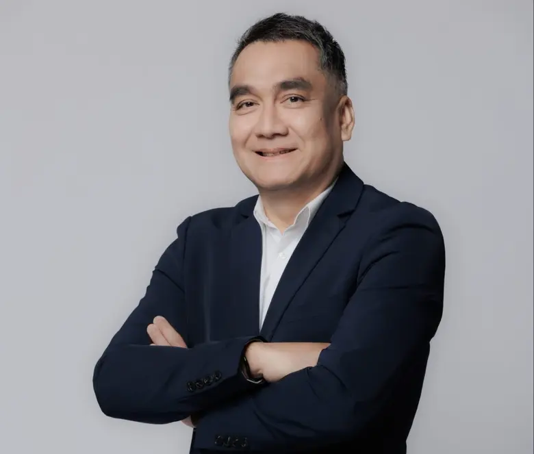 นายพรชลิต พลอยกระจ่าง กรรมการผู้จัดการ He...