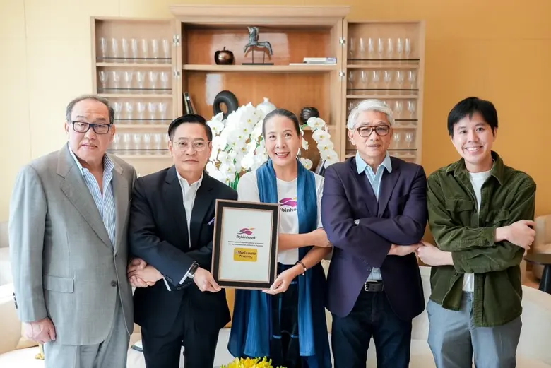 นางมรกต ยิบอินซอย กรรมการผู้จัดการใหญ่และ...