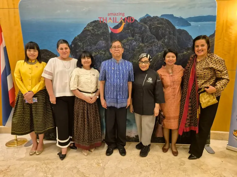 นายอภิรัตน์ สุคนธาภิรมย์ ณ พัทลุง (ที่ 4 ...