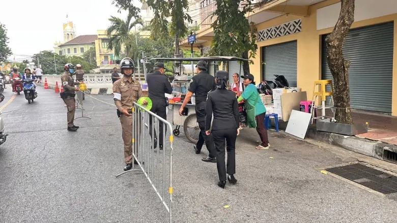 นายเพ็ชร ภุมมา ผู้อำนวยการเขตป้อมปราบศัตร...