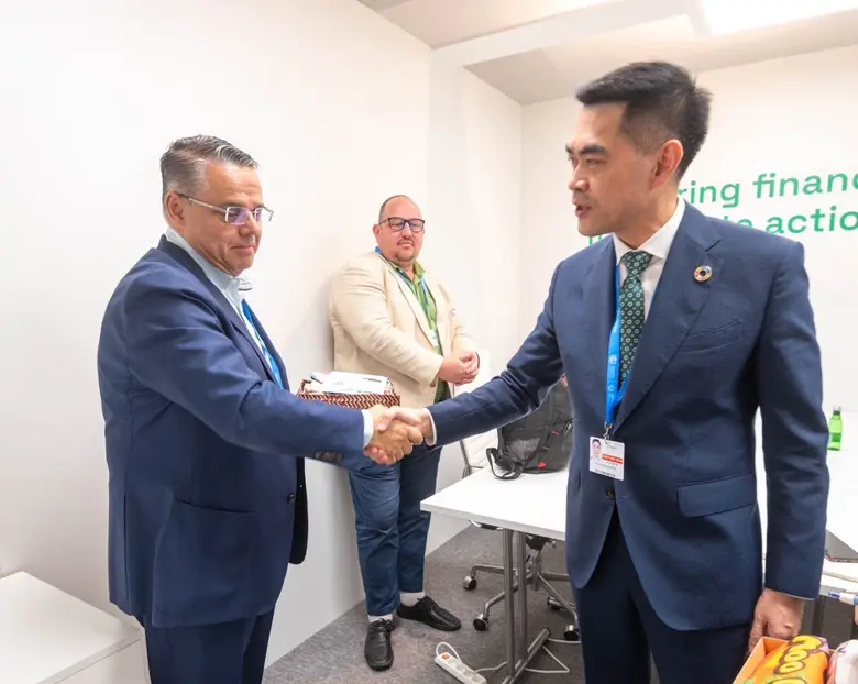 ดร.เฉลิมชัย ศรีอ่อน รัฐมนตรีว่าการกระทรวง...