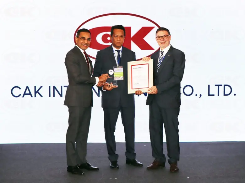 นายโชคชัย สงสม กรรมการผู้จัดการ บริษัท ซี...