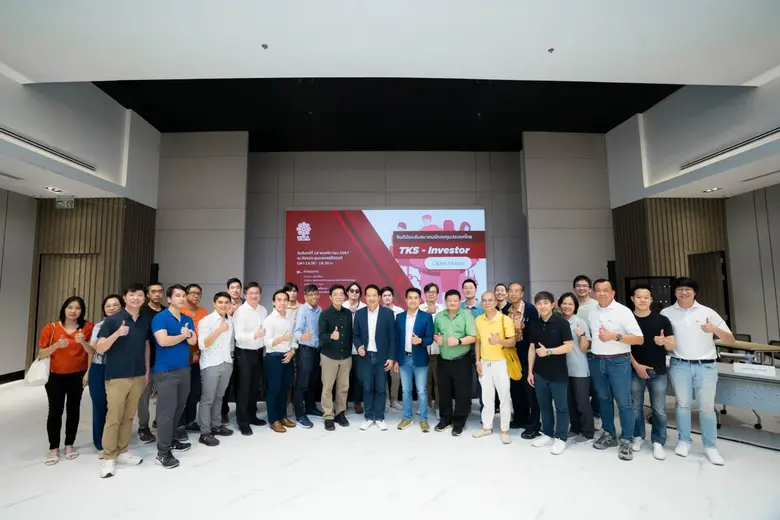 นายสุพันธุ์ มงคลสุธี กรรมการ และนายจุติพั...