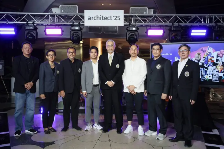 นายอเส สุขยางค์ (คนที่ 4 จากขวา) นายกสมาค...