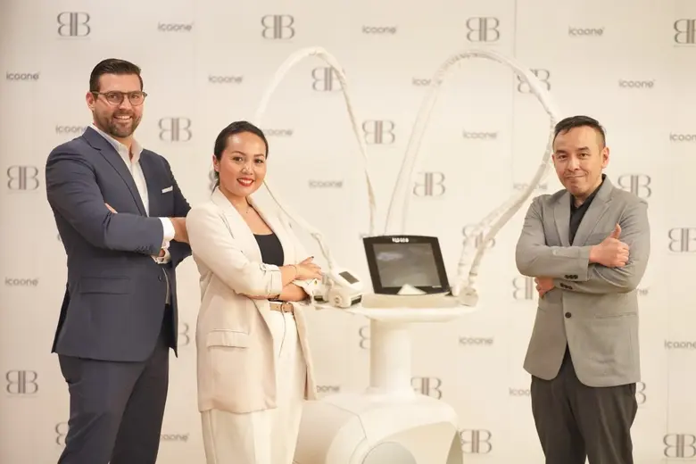 มร.ไมเคิล โรบินสัน ผู้จัดการทั่วไป โรงแรม...