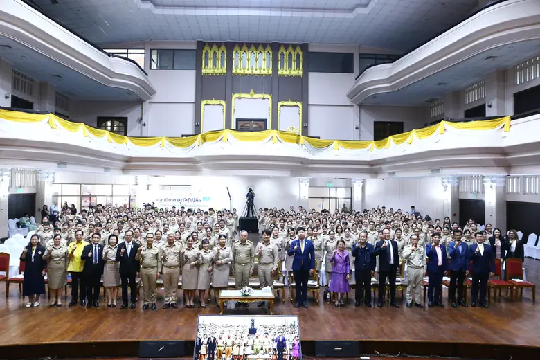 พลตำรวจเอกเพิ่มพูน ชิดชอบ รัฐมนตรีว่าการก...