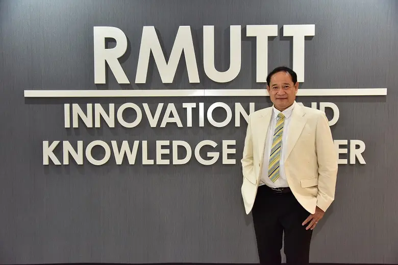 รศ.ดร.สมหมาย ผิวสอาด รักษาการในตำแหน่งอธิ...