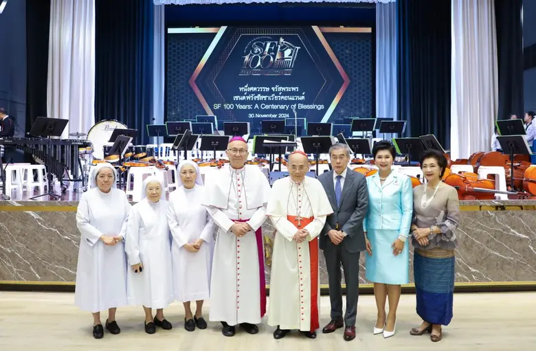 คณะภคินีเซนต์ปอล เดอ ชาร์ตร และ โรงเรียนเ...