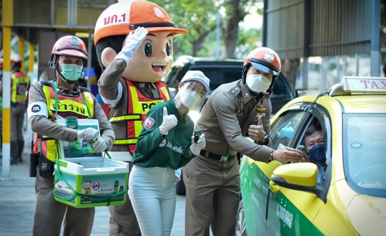 "BRAND'S Essence of Chicken" Collaborates with Highway and Traffic Police Through the project "Brain Fatigue, Don't Drive, Take a Break and Drink BRAND'S," distributing over 45,000 bottles of chicken essence at 7 major road locations to help reduce accide