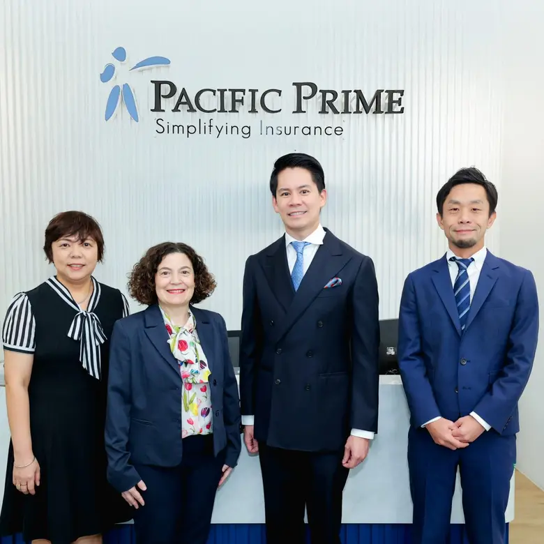 Mr. Korn Narongdej (2nd from right), Dire...