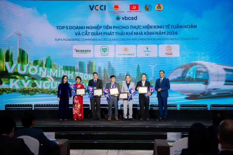 ซี.พี.เวียดนาม คว้า 2 รางวัลเกียรติยศด้านความยั่งยืน ตอกย้ำองค์กรรับผิดชอบต่อสังคมและสิ่งแวดล้อม
