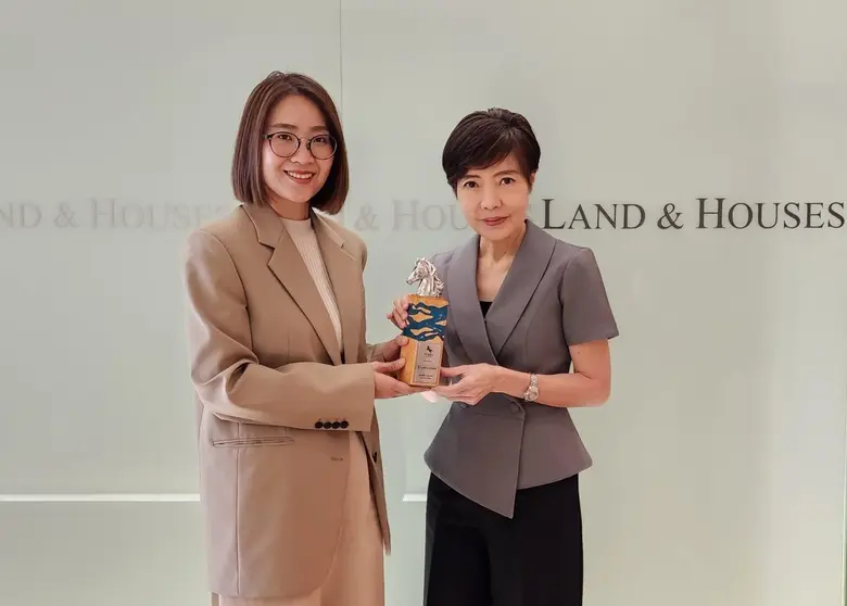 คุณศุภรัชฎ์ วีระกุล (ขวา) ผู้จัดการฝ่ายอา...