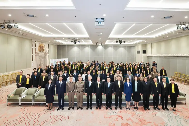 นายพิพัฒน์ รัชกิจประการ รัฐมนตรีว่าการกระ...