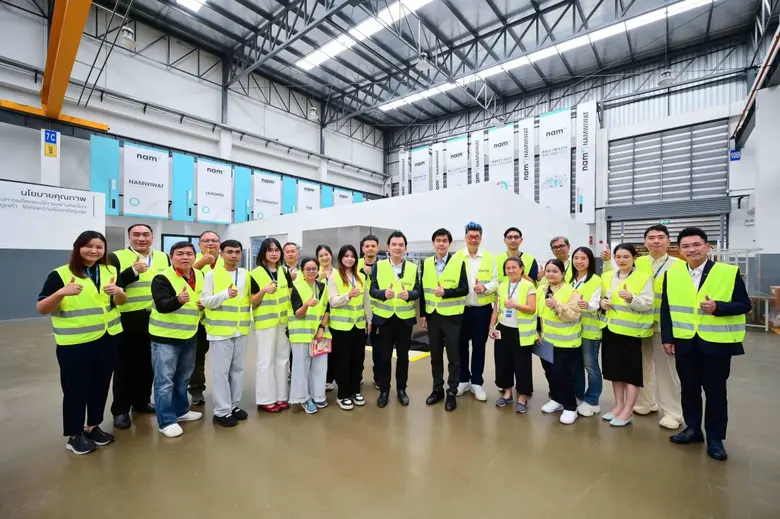 คุณวิโรจน์ ชัยเทอดเกียรติ (ที่ 11 จากขวา)...