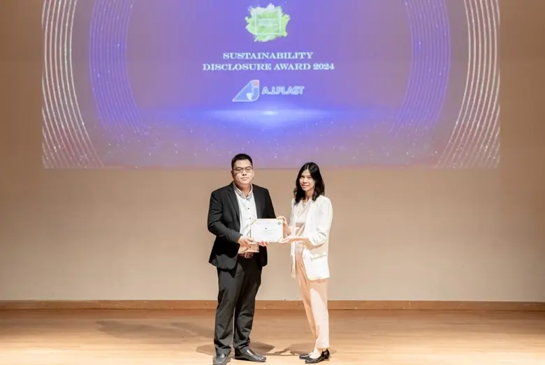 คุณโสณณัฑฒณัณฐ์ ศรีจันดี (ขวา) ผู้ช่วยกรร...