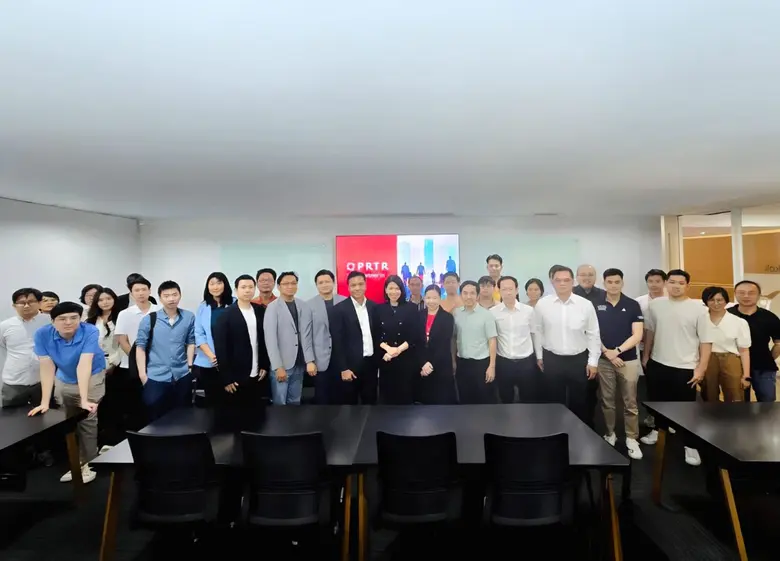 นางสาว ริศรา เจริญพานิช ประธานเจ้าหน้าที่...