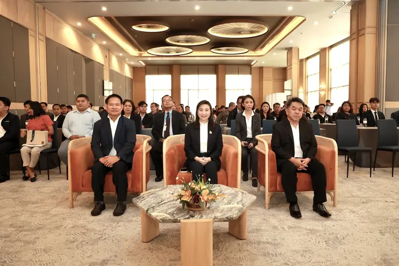 นายเอกนัฏ พร้อมพันธุ์ รัฐมนตรีว่าการกระทร...