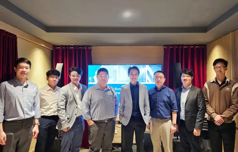 นายชาคริต ทีปกรสุขเกษม (ที่ 4 จากขวา) กรร...