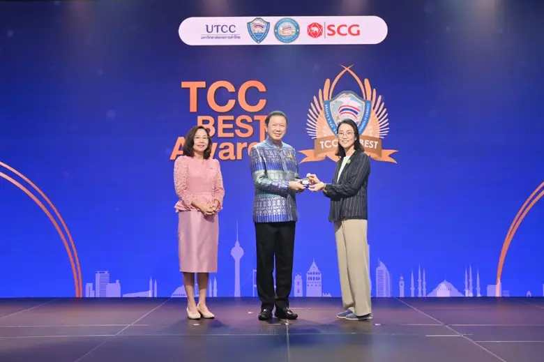 คุณณิดา ทั่งวัฒโนทัย (ขวา) กรรมการผู้จัดก...