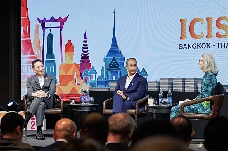 นายผยง ศรีวณิช กรรมการผู้จัดการใหญ่ ธนาคา...