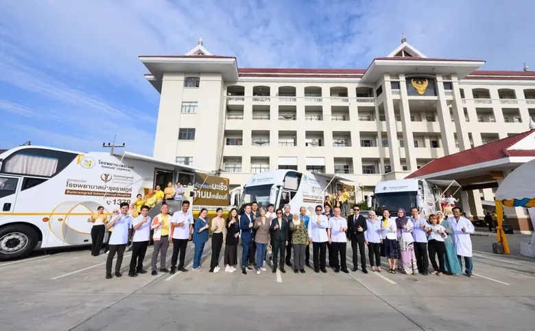 โรงพยาบาลบำรุงราษฎร์ มอบรถคัดกรองมะเร็งเต...
