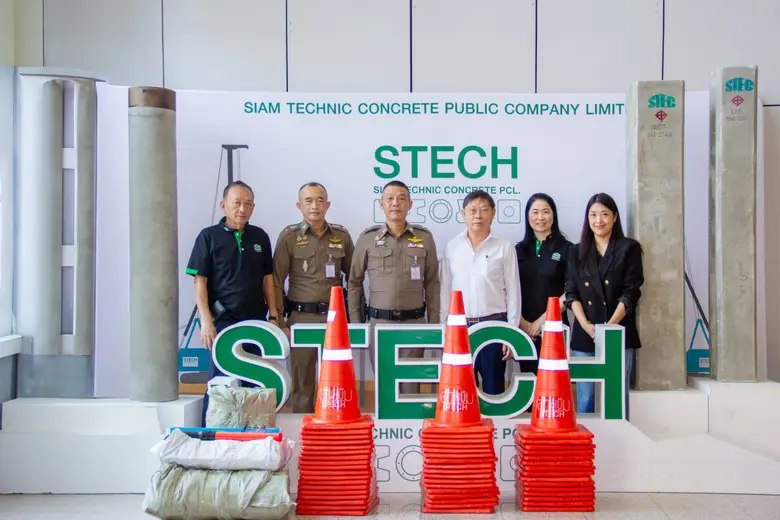 นายวัฒน์ชัย มงคลศรีสวัสดิ (ที่ 3 จากขวา) ...