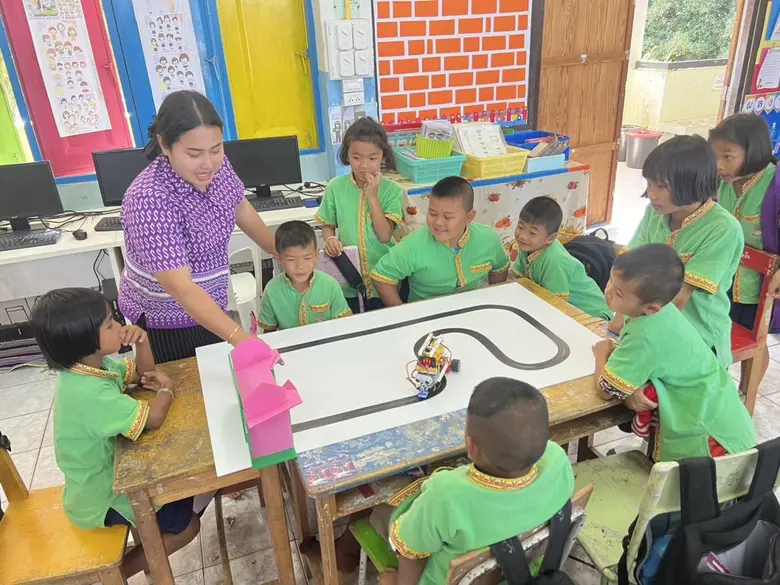 โค้ดดิ้ง (Coding) เป็นหลักสูตรที่นักเรียน...