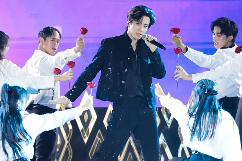 ไอคอนสยาม จัดมหาปรากฏการณ์บันเทิงฉลองความ...