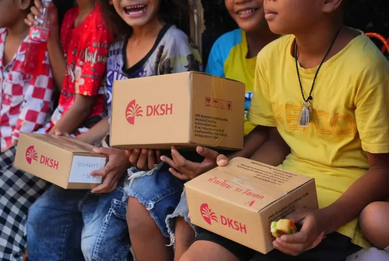DKSH ร่วมกับมูลนิธิบ้านเด็ก ยกระดับคุณภาพชีวิตเด็กและครอบครัวในพื้นที่ชุมชนแออัดและแคมป์ก่อสร้าง