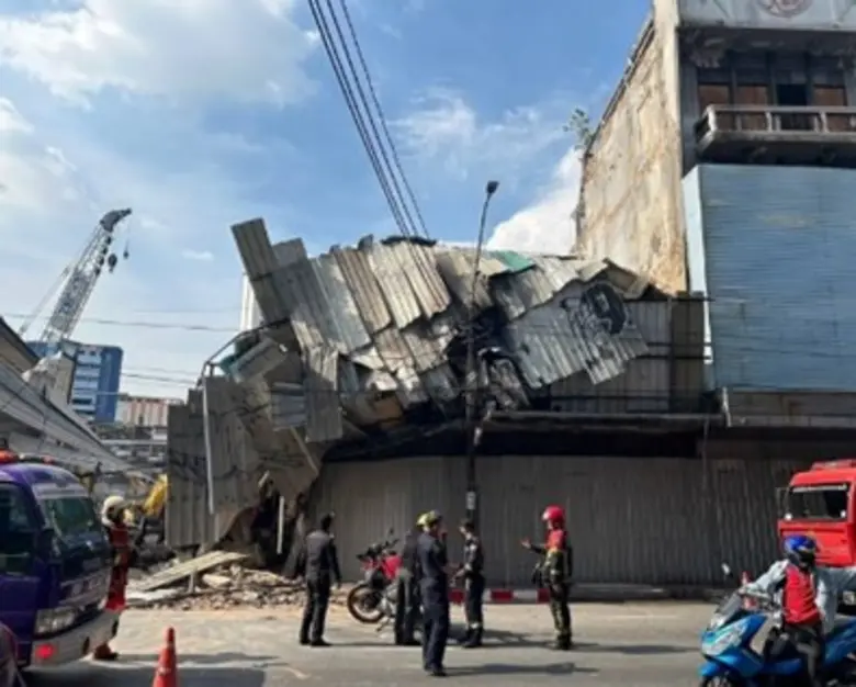 นายชัยวัฒน์ รังษีภโนดร ผู้อำนวยการเขตสัมพ...