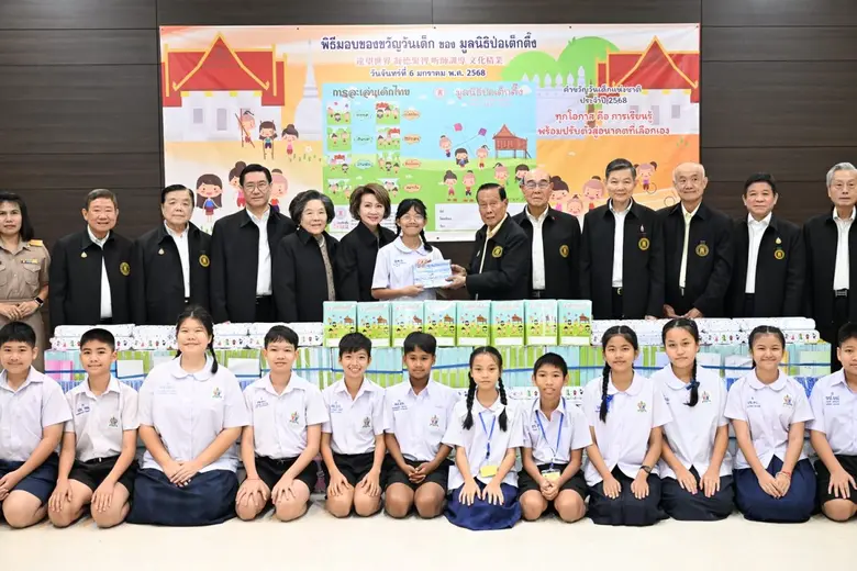 มูลนิธิป่อเต็กตึ๊ง นำโดย นายวิเชียร เตชะไ...