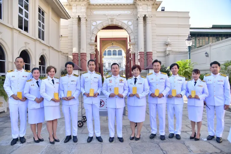 นายสรวงศ์ เทียนทอง รัฐมนตรีว่าการกระทรวงก...