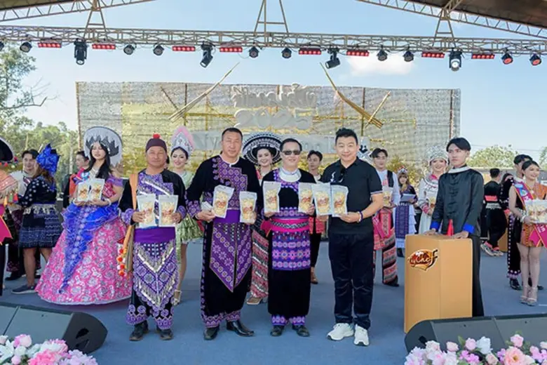 นายภูวาดล แสนยากุล ประชาสัมพันธ์บริษัท โฟ...